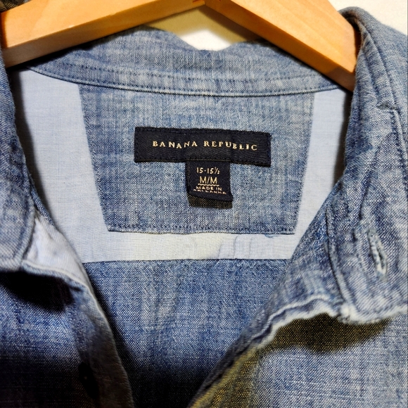 Banana Republic Men's Casual Button Down Shirt in Blue Jeans Color - Picture 4 of 12